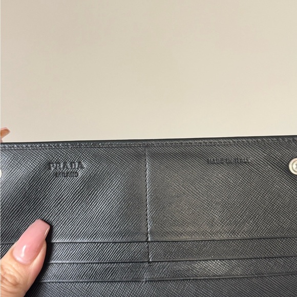 Authentic Prada Saffiano Crossbody Bag Wallet On Chain - Picture 9 of 10